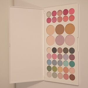 Icing's Artist Pastel Makeup Palette *Brand New*